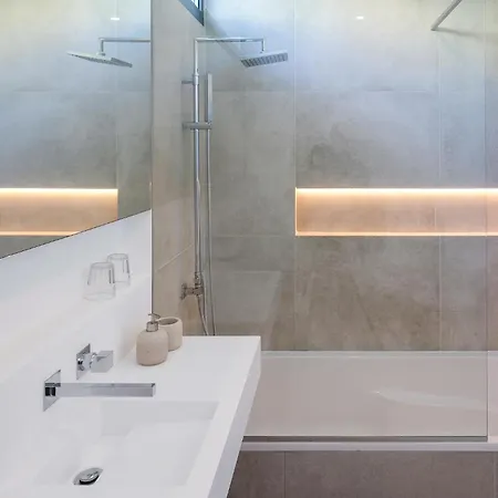 別荘 Casa Do Colhereiro With Private Pool In *