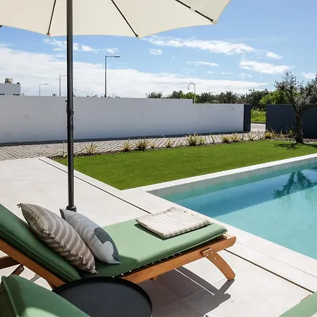 Дом отдыха Casa Do Colhereiro With Private Pool In